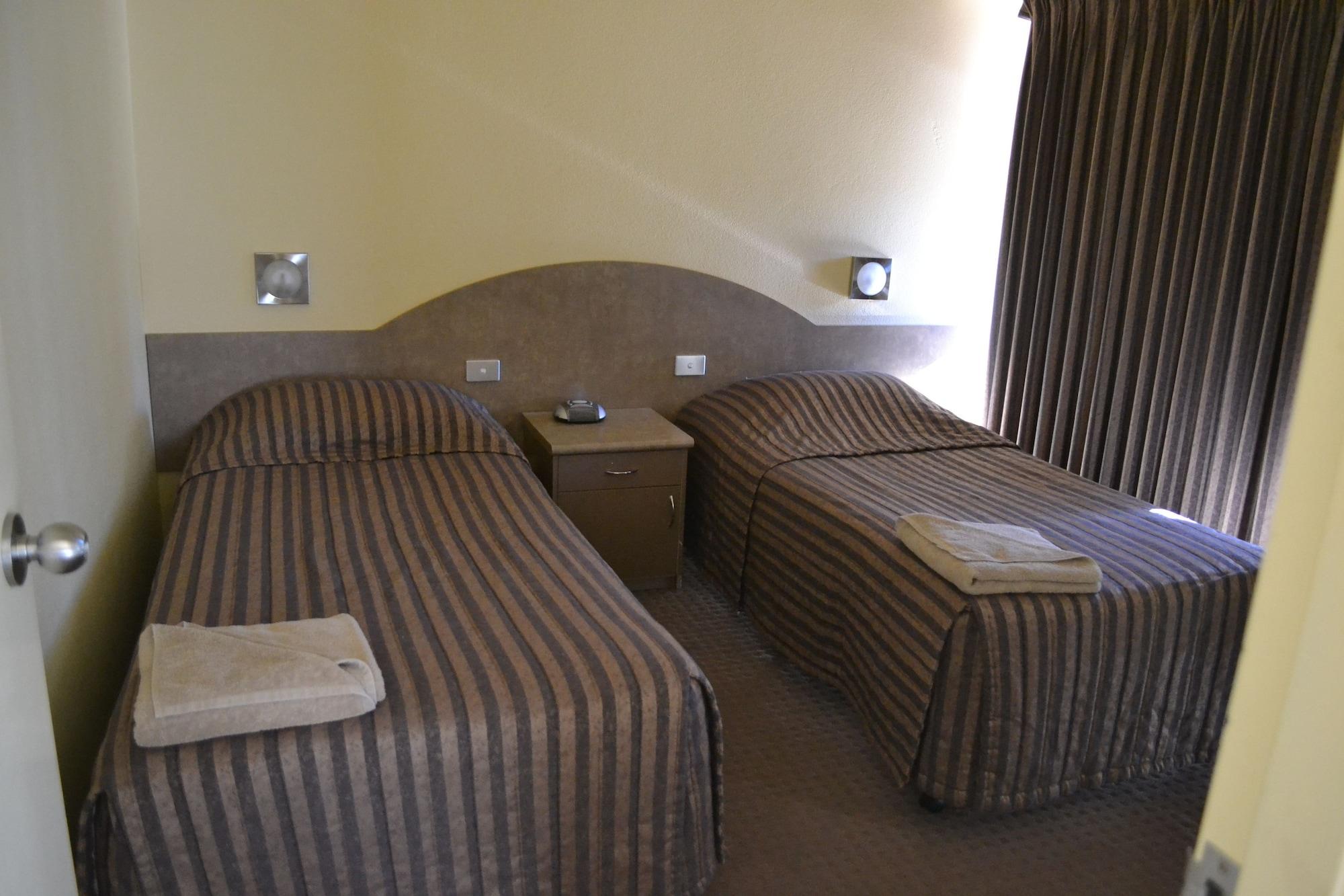 ヤラウォンガ マルワーラ ゴルフ クラブ リゾート エクステリア 写真 A typical motel room
