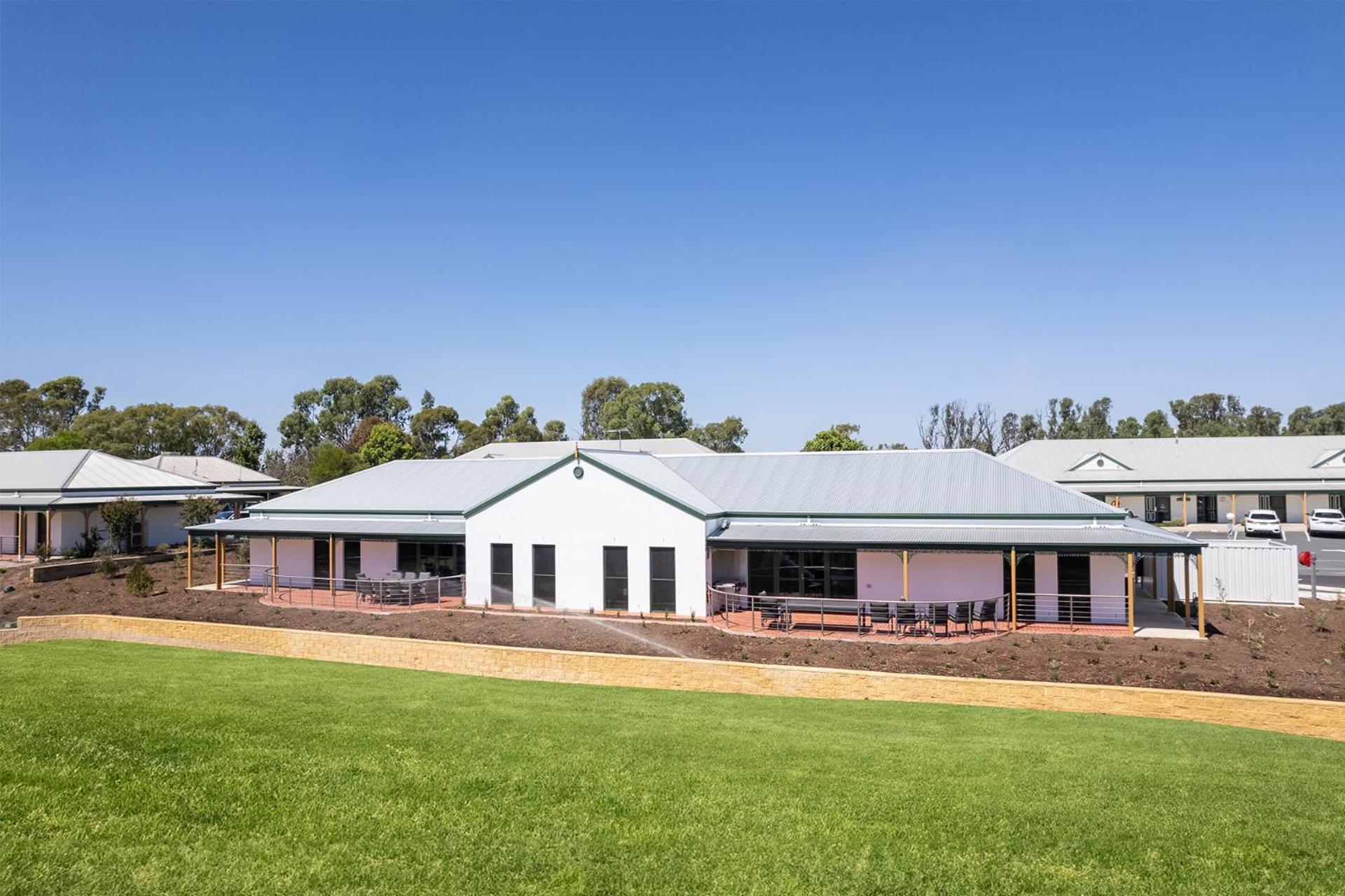 ヤラウォンガ マルワーラ ゴルフ クラブ リゾート エクステリア 写真 The new hospital at Wagga Wagga