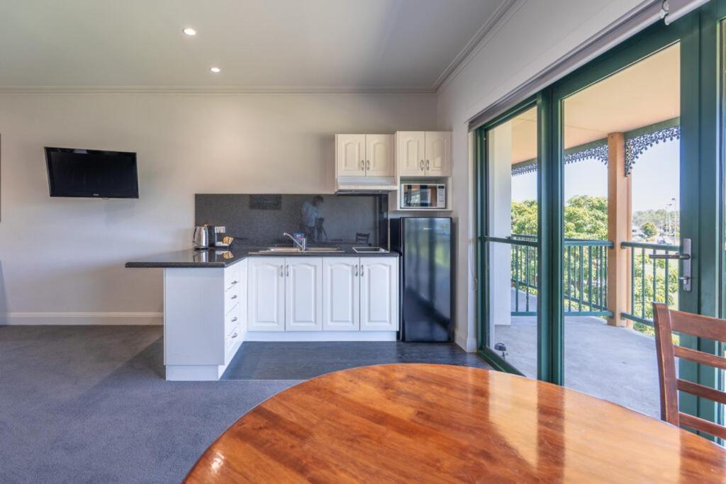 ヤラウォンガ マルワーラ ゴルフ クラブ リゾート エクステリア 写真 A kitchen in a serviced apartment