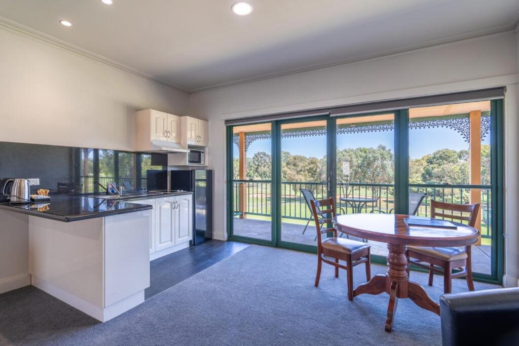 ヤラウォンガ マルワーラ ゴルフ クラブ リゾート エクステリア 写真 A typical apartment at the resort