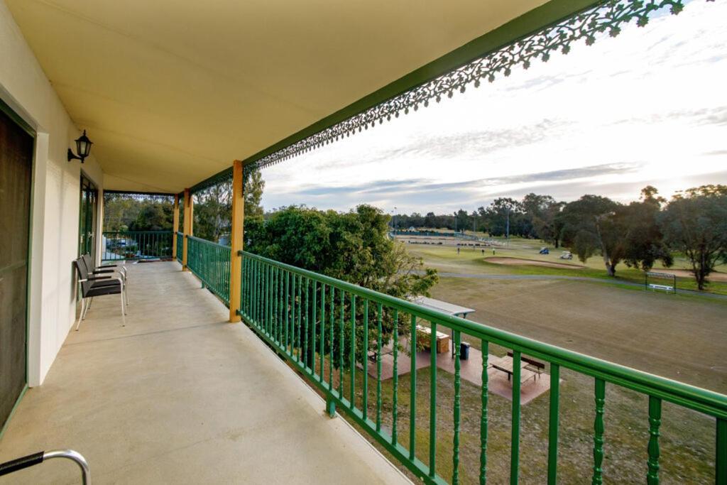 ヤラウォンガ マルワーラ ゴルフ クラブ リゾート エクステリア 写真 A balcony at the Adelaide Oval