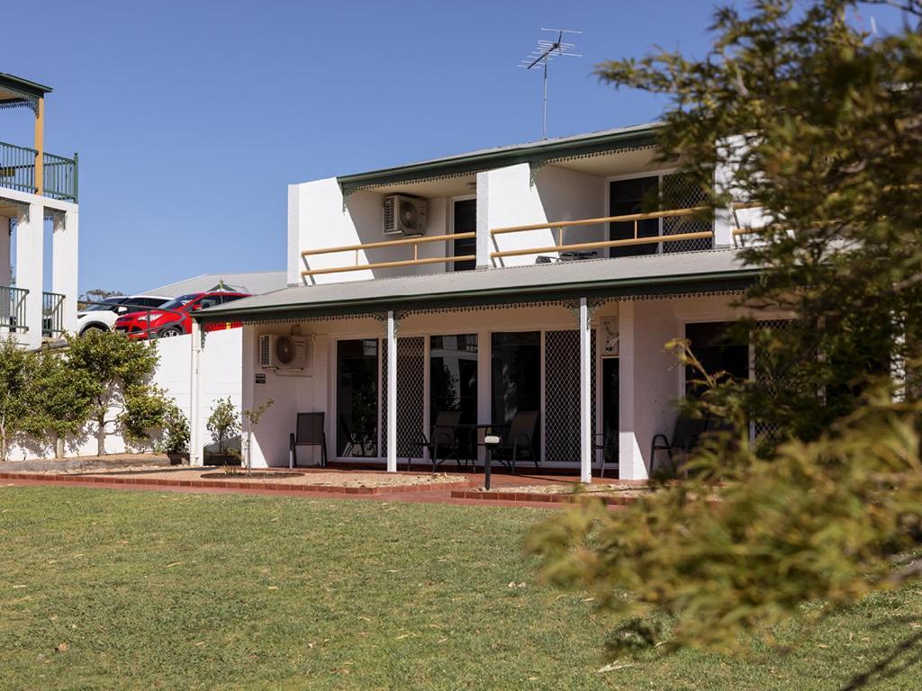 ヤラウォンガ マルワーラ ゴルフ クラブ リゾート エクステリア 写真 The house at 1001 North Beach Road, Esperance, Western Australia