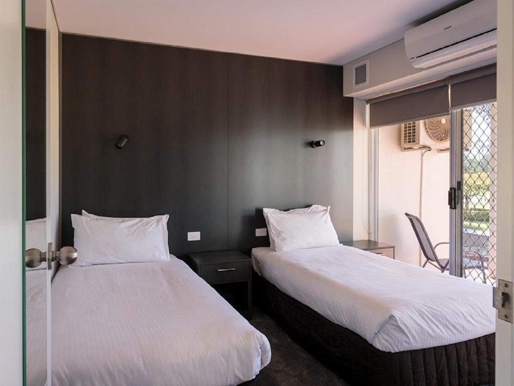 ヤラウォンガ マルワーラ ゴルフ クラブ リゾート エクステリア 写真 A typical room at the hotel