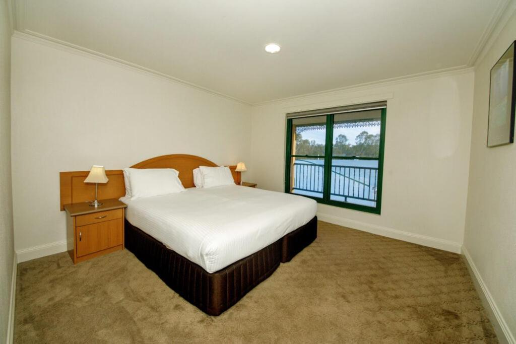ヤラウォンガ マルワーラ ゴルフ クラブ リゾート エクステリア 写真 A bedroom at the hotel