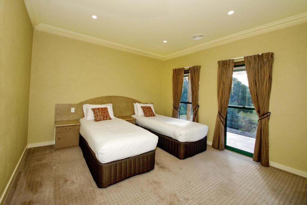 ヤラウォンガ マルワーラ ゴルフ クラブ リゾート エクステリア 写真 A bedroom at the hotel