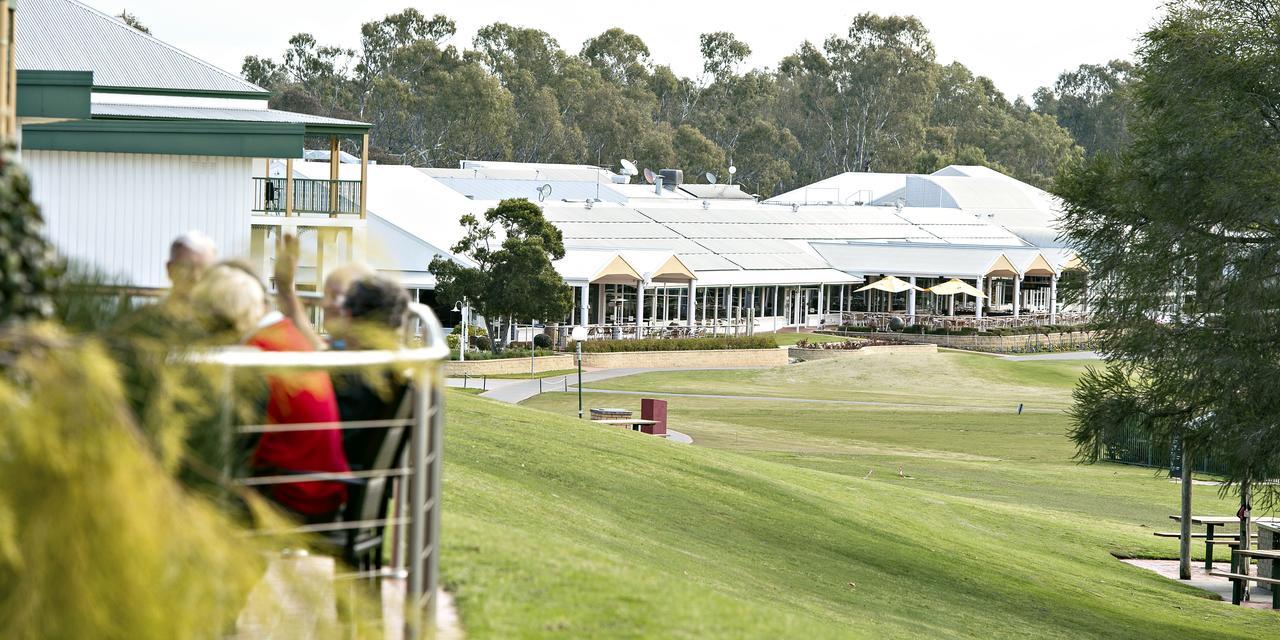 ヤラウォンガ マルワーラ ゴルフ クラブ リゾート エクステリア 写真 The clubhouse at the Adelaide Oval